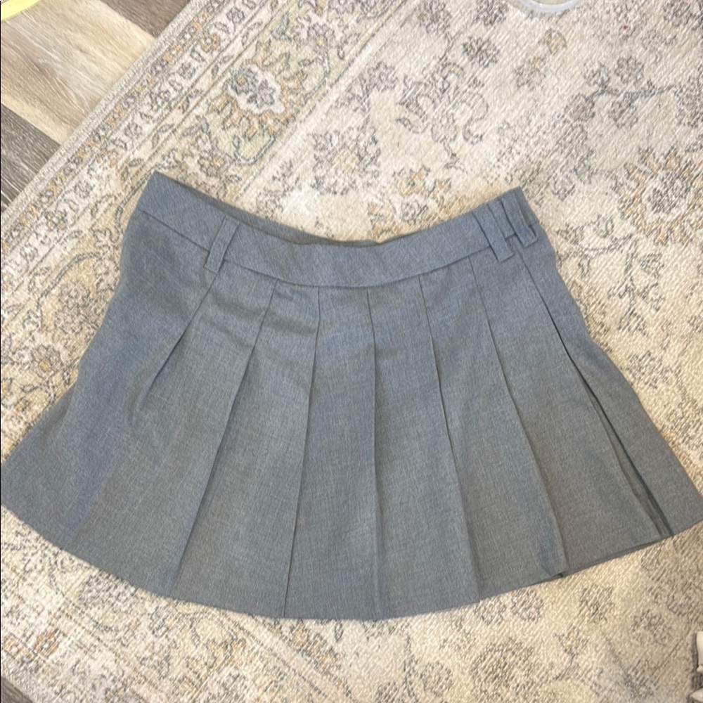 NWOT Gray Pleated Women's Skirt